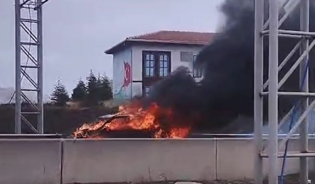 Pursaklar’da panik anları! Araç köprü üzerinde bir anda alev aldı