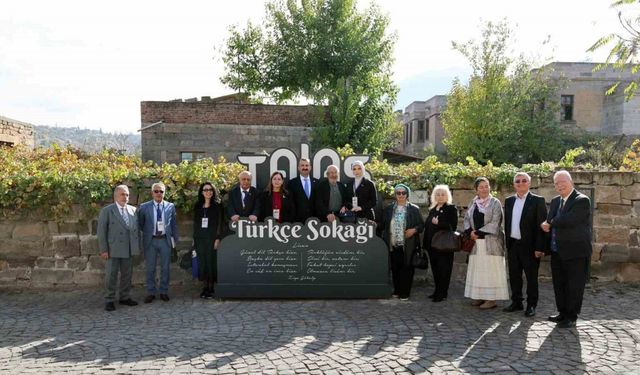 Talas’ta Türkçe buluşması: 14 ülkeden 54 yazar ve şair Türk Dünyası Buluşması’nda bir araya geldi