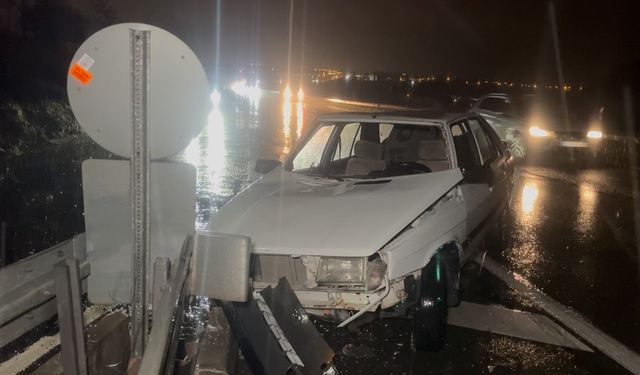 Tekirdağ Çorlu’da ehliyetsiz sürücü bariyerlere çarptı: “Emniyet kemerim takılı olmasa camdan çıkardım”