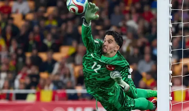 Yıldız kaleci yeniden Süper Lig yolunda! Beşiktaş Altay Bayındır'ı istiyor