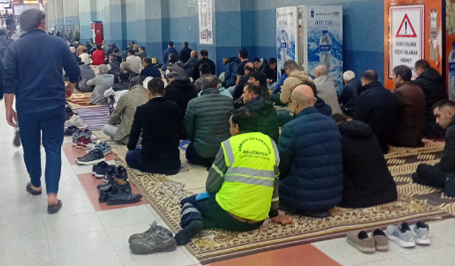 Ankara Kızılay Metro Çarşısında Mescit Yetersizliği!