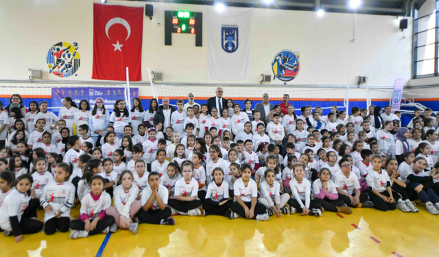 Ankara'da çocuklara spor desteği: Yeni voleybol okulu hizmete girdi