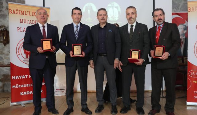 Bağımlılıklarla Mücadele Platformu’ndan Ankara İl Sağlık Müdürü Kurtcebe’ye Teşekkür Ödülü