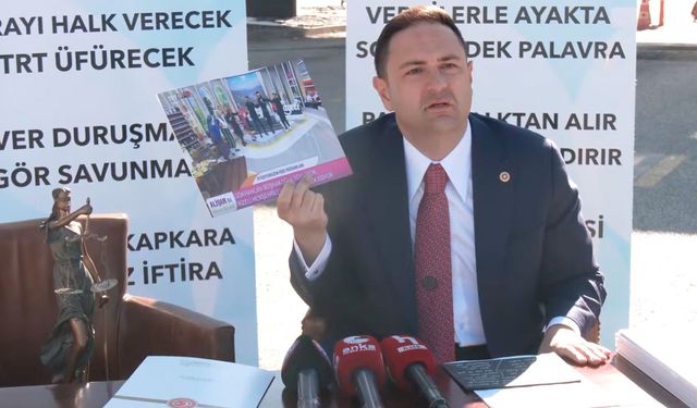 CHP'li Akdoğan'dan ilginç protesto: TRT'nin önünde "TRT stüdyosu" kurdu!