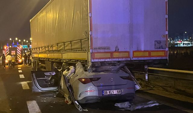 Ankara’da feci kaza: Otomobil tırın altına girdi, 2 ölü 1 ağır yaralı