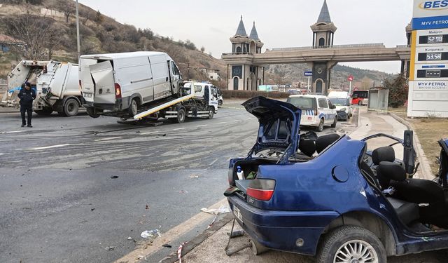 Ankara’da feci kaza: Karşı yola geçmek isteyen sürücü öldü, 3 kişi yaralandı!