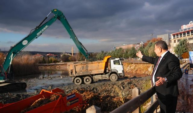 Ankara'nın gözdesi Mogan Gölü'nden 40 bin metreküp atık çıkarıldı!