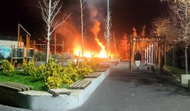 Çocuk parkında korku dolu anlar! Alevler bir anda her yeri sardı