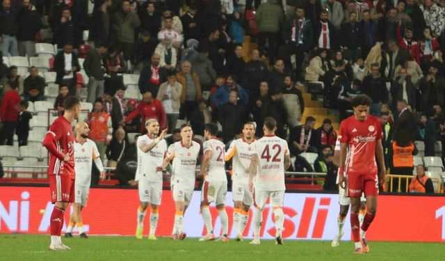 Sahne son dakikada kuruldu: Icardi fişi çekti