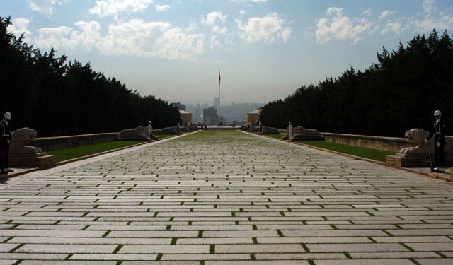 Anıtkabir'in şifreli yolu... Aslanlı Yol'daki taşlar neden aralıklı?