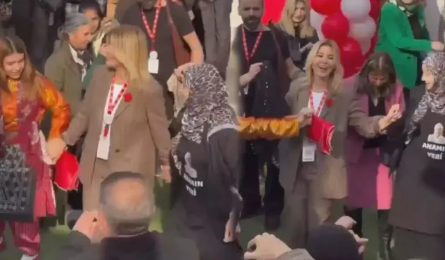 Gülben Ergen’den “başörtülü diye elini tutmadı” iddiasına sert yanıt