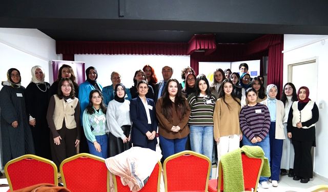 Gençlik Geleceğini Dokuyor Projesi Ankara’da Düzenlendi