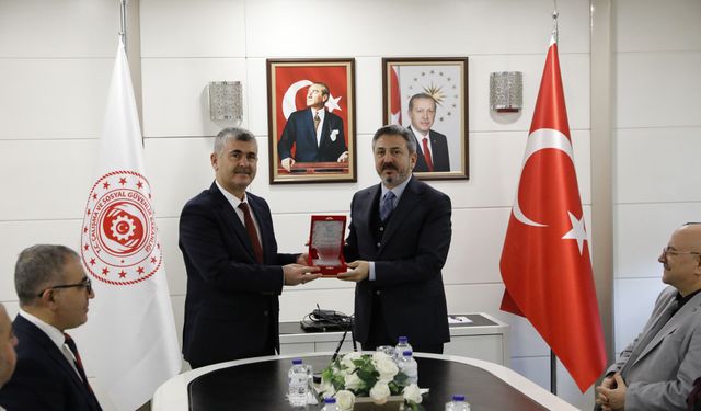 MEYAD’dan Bakan Yardımcısı Aydın’a İnsan Hakları Plaketi!