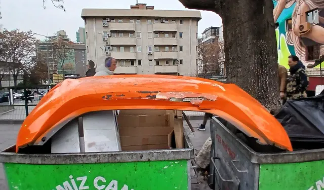Çöp konteynerindeki taksi tamponu görenleri şaşırttı
