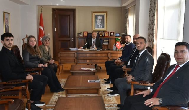 Eğitimciler ve ATO Lojistik Komistesinden Kahramankazan kaymakamına ziyaret