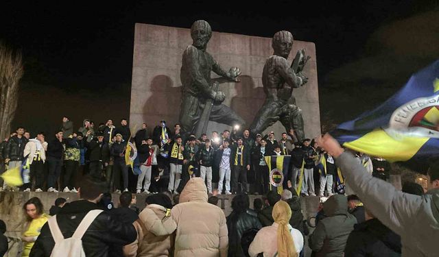 Fenerbahçe’nin Süper Kupa zaferi Ankara’da sokaklara taştı