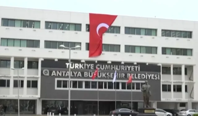 Antalya'da belediyeye rüşvet operasyonu: Başkanın gelini ve 34 kişi hakkında gözaltı kararı!