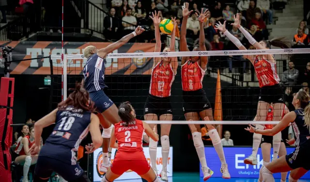 Eczacıbaşı Dynavit, Olympiacos karşısında 3-0 galip