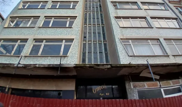 Başkent’in eski binalarından Omat Apartmanı yıkılıyor