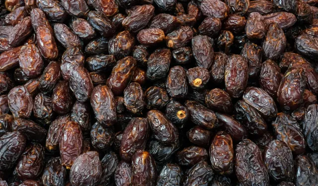 Ramazan öncesi hurma fiyatları rekor kırdı: Kilosu 1.050 TL’yi aştı