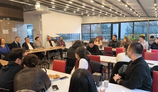 Yüksek İhtisas Üniversitesi'nde öğrenci toplulukları masaya yatırıldı