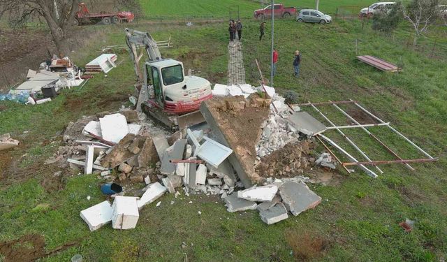 Çanakkale’de kaçak yapılara geçit yok: Ocakta 10 yapı yıkıldı