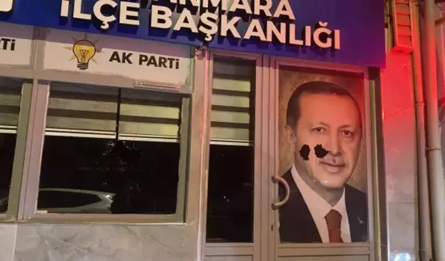 AK Parti Marmara İlçe Başkanlığı’na taşlı saldırı