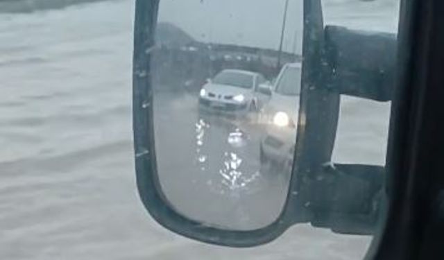 Kuzey Çevre Yolu’nda Su Birikintisi Trafiği Felç Etti