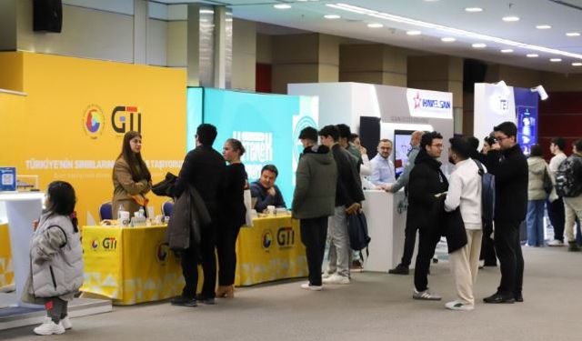 Ankara’daki Öğrenciler TOBB ETÜ Kariyer Fuarı’nda İş Dünyasıyla Tanıştı