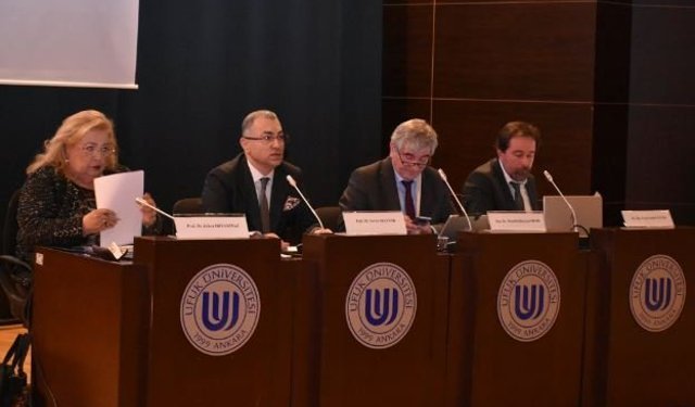 Başkentte Anayasal İlkeler Masaya Yatırıldı