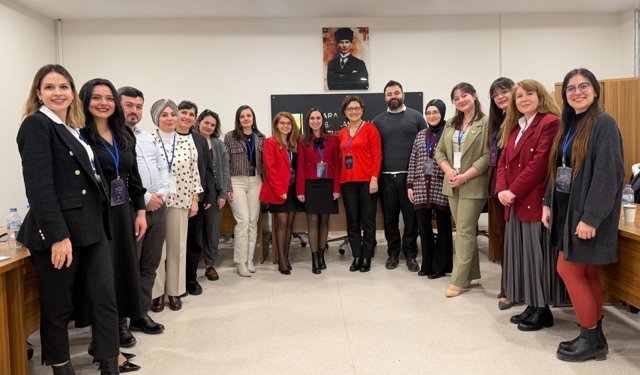 Ankara'da Yapay Rahim Masaya Yatırıldı: Tıp, Hukuk ve Biyoetik Uzmanları Bir Arada