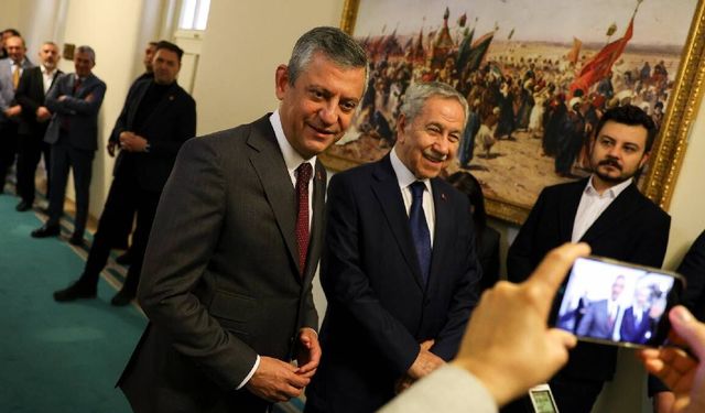 Özgür Özel’den Bülent Arınç’a Meclis ziyareti: “Güneşin altındaki her şey gündemdir”