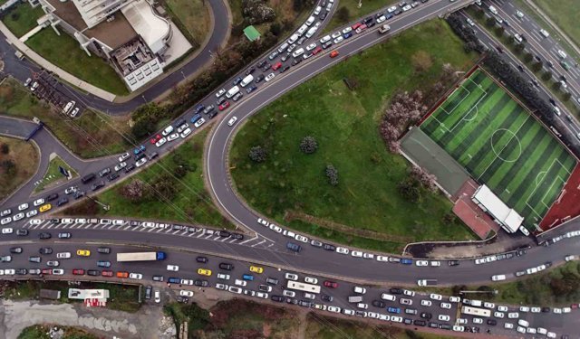 Altın düşünce Kuyumcukent’e akın: Gram altın tükendi, trafik kilitlendi