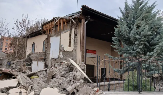 Tarihi Eyüp Camii restorasyon çalışmalarından etkileniyor mu?
