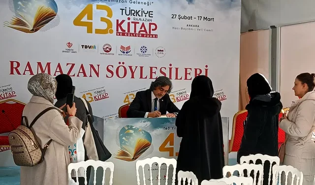 TDV Ramazan Kitap Fuarı’nda Halis Aydemir okurlarıyla buluştu