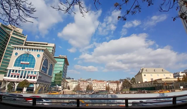 Atatürk Bulvarı’ndaki otopark alanına otel yapılıyor