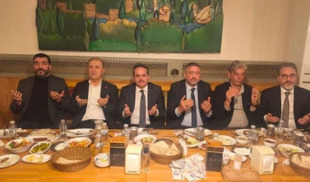 Başkentte Dayanışma Sofrası: Mamak’ta Muhtarlar İftarda Bir Araya Geldi