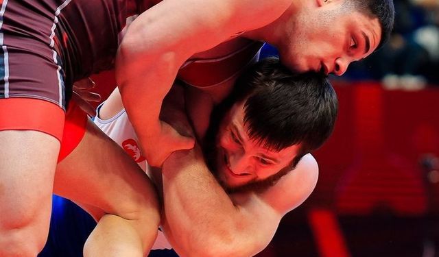 Milli güreşçi Alperen Berber Avrupa üçüncüsü oldu!