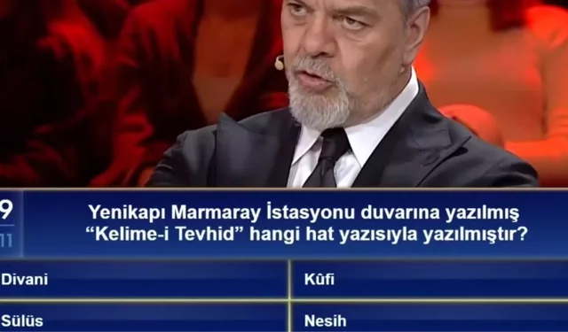 Yenikapı Marmaray İstasyonu duvarına yazılmış "Kelime-i Tevhid" hangi hat yazısıyla yazılmıştır?