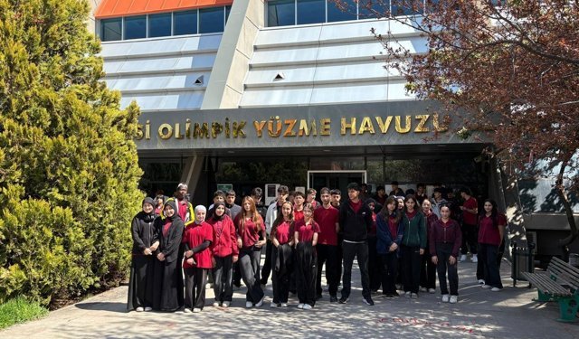 Ankara Üniversitesi kapılarını gençlere açtı: Sporun disiplini sahada anlatıldı!