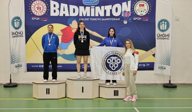 Ankara Üniversitesi Badminton'da zirveye koştu: Süper Lig'de çifte başarı!