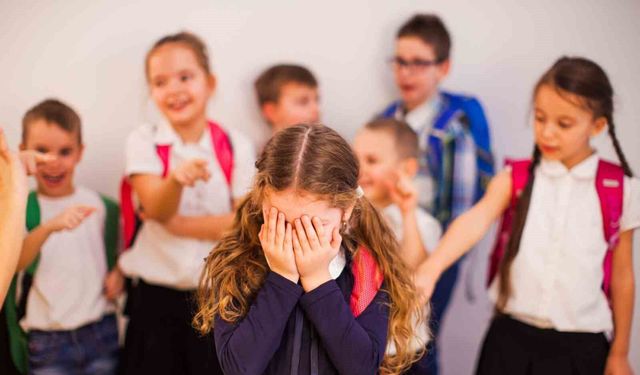 Çocuğunuzdaki bu belirtilere dikkat! Okullardaki saldırılar sonrası uzmanlardan hayati uyarılar