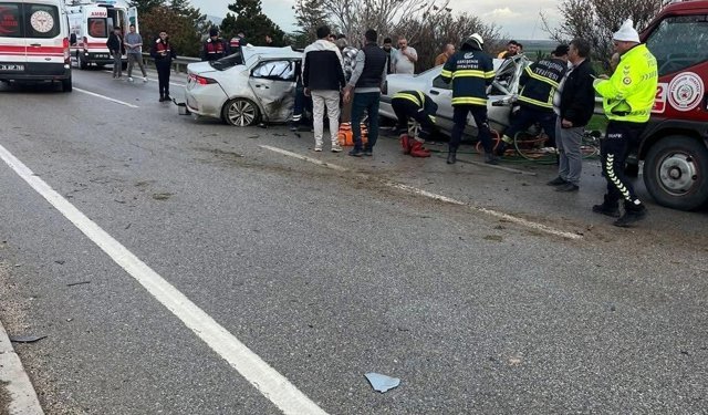 Ankara’da feci kaza! Otomobiller kafa kafaya çarpıştı: 4 ölü