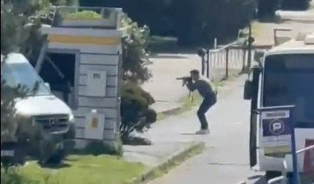 İsrail Konsolosluğu önünde silahlı saldırı: 2 polis yaralı!