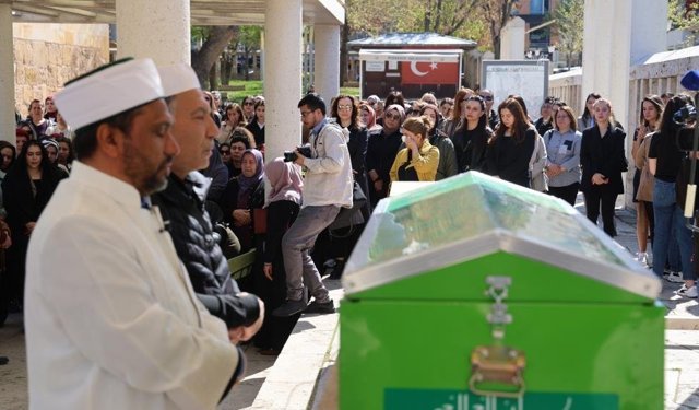 Kırşehir'de yürek yakan olay: Boğazına çilek kaçan 2,5 Yaşındaki çocuk kurtarılamadı!