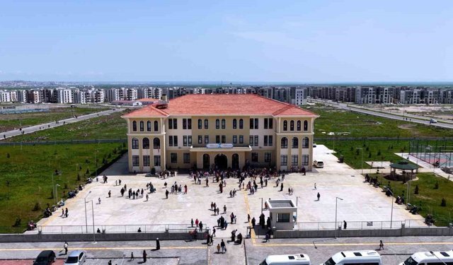 Bakan Murat Kurum’dan 23 Nisan Paylaşımı: Deprem Bölgesinde Yeni Okulda İlk Bayram