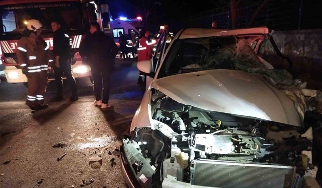 Beykoz’da feci kaza: Servis minibüsü ile otomobil çarpıştı, 12 yaralı