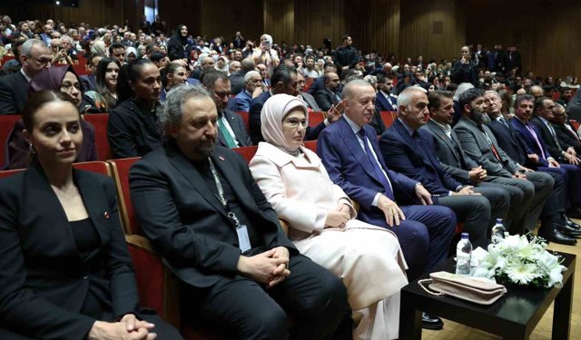 Cumhurbaşkanı Erdoğan ‘Bir Adam Yaratmak’ filminin galasına katıldı