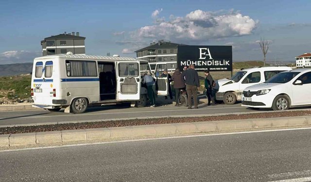 Eskişehir’de Zincirleme Kaza: Ters Yöne Giren Minibüs Ortalığı Savaş Alanına Çevirdi