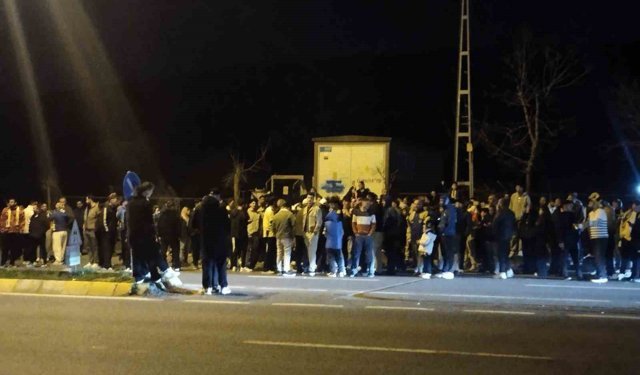 Fenerbahçe taraftarları Samandıra’da galibiyeti coşkuyla kutladı